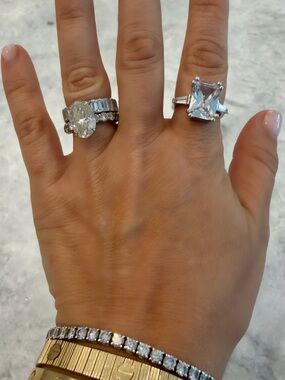 Silver 9ct Ring with Emerald-Cut Clear Stone